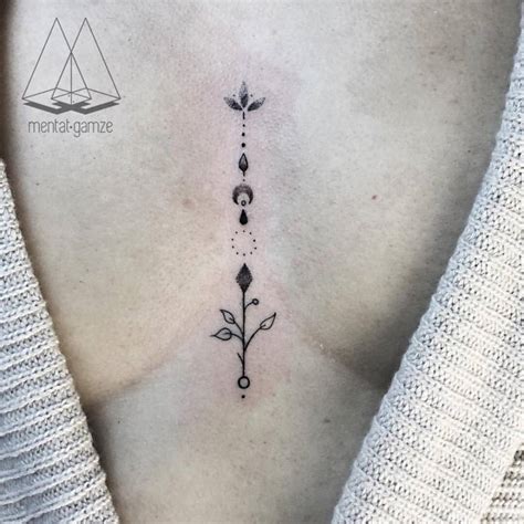 tatuaje en el medio de los senos|Increíbles ideas de tatuajes para el área media de los senos